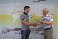 Avio dispečera profesionālās sagatavošanas sertifikāta izsniegšana Valērijam Dziemidovam Avio dispečera profesionālās sagatavošanas sertifikāta izsniegšana Valērijam Dziemidovam